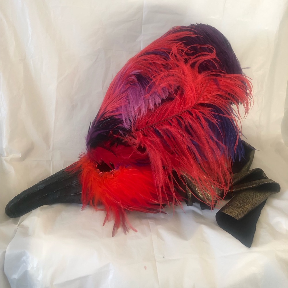 Ostrich feathered plague doctor mask of fine quality in very good condition
